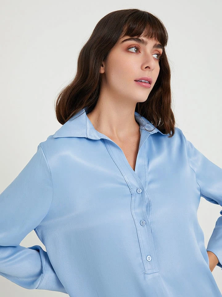Bluse In Hellblau - Image 3