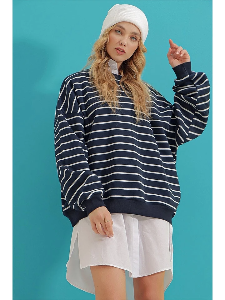 Sweatshirt In Dunkelblau/ Weiß