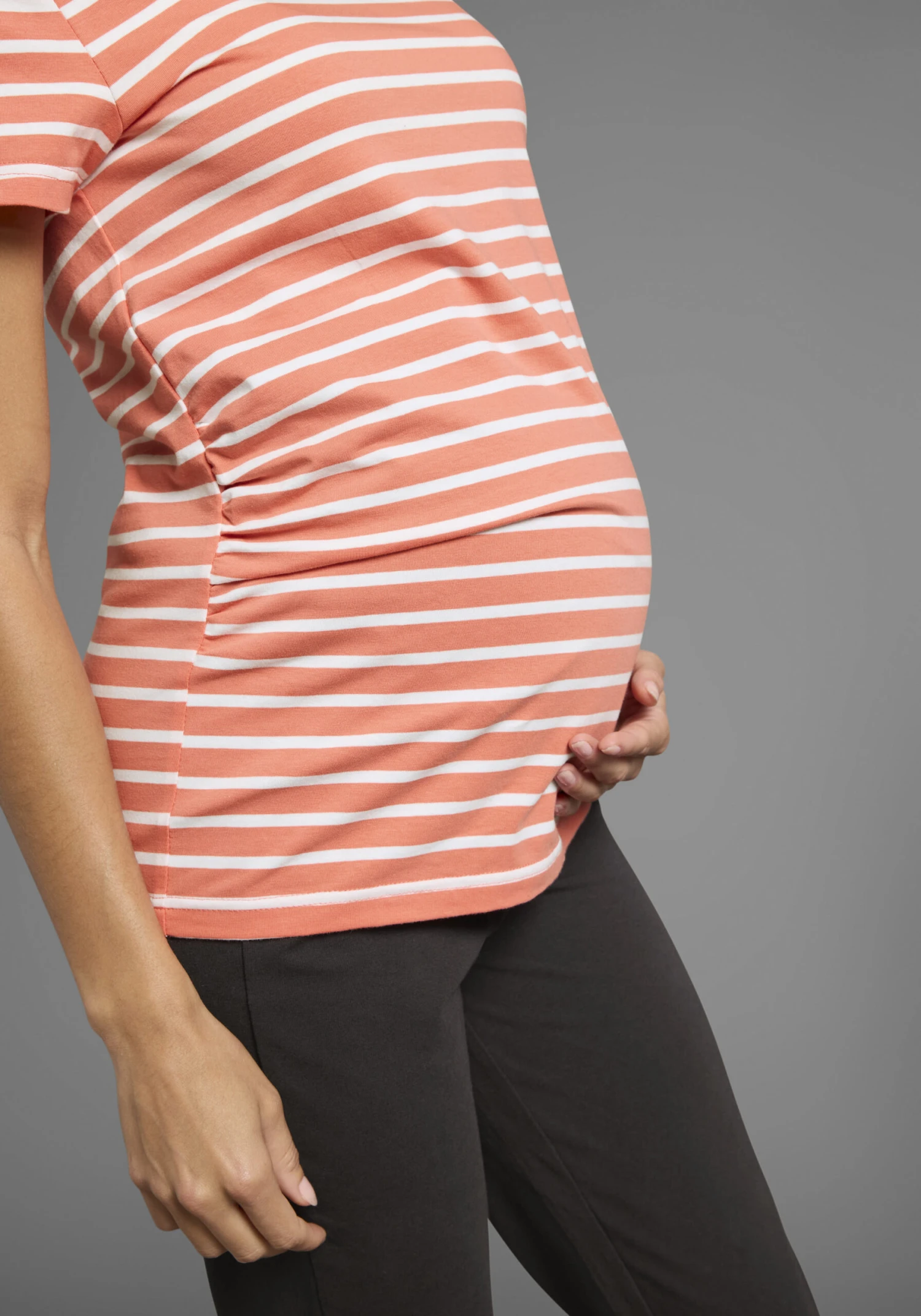 Umstandsshirt In Aprikot Geringelt + Schwarz - Image 6