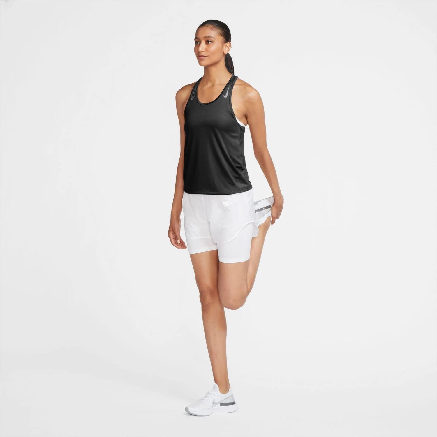 Nike Performance Funktionstank Miler In Black-reflective Silv - Image 6