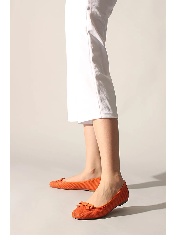 Ballerinas In Orange - Image 3