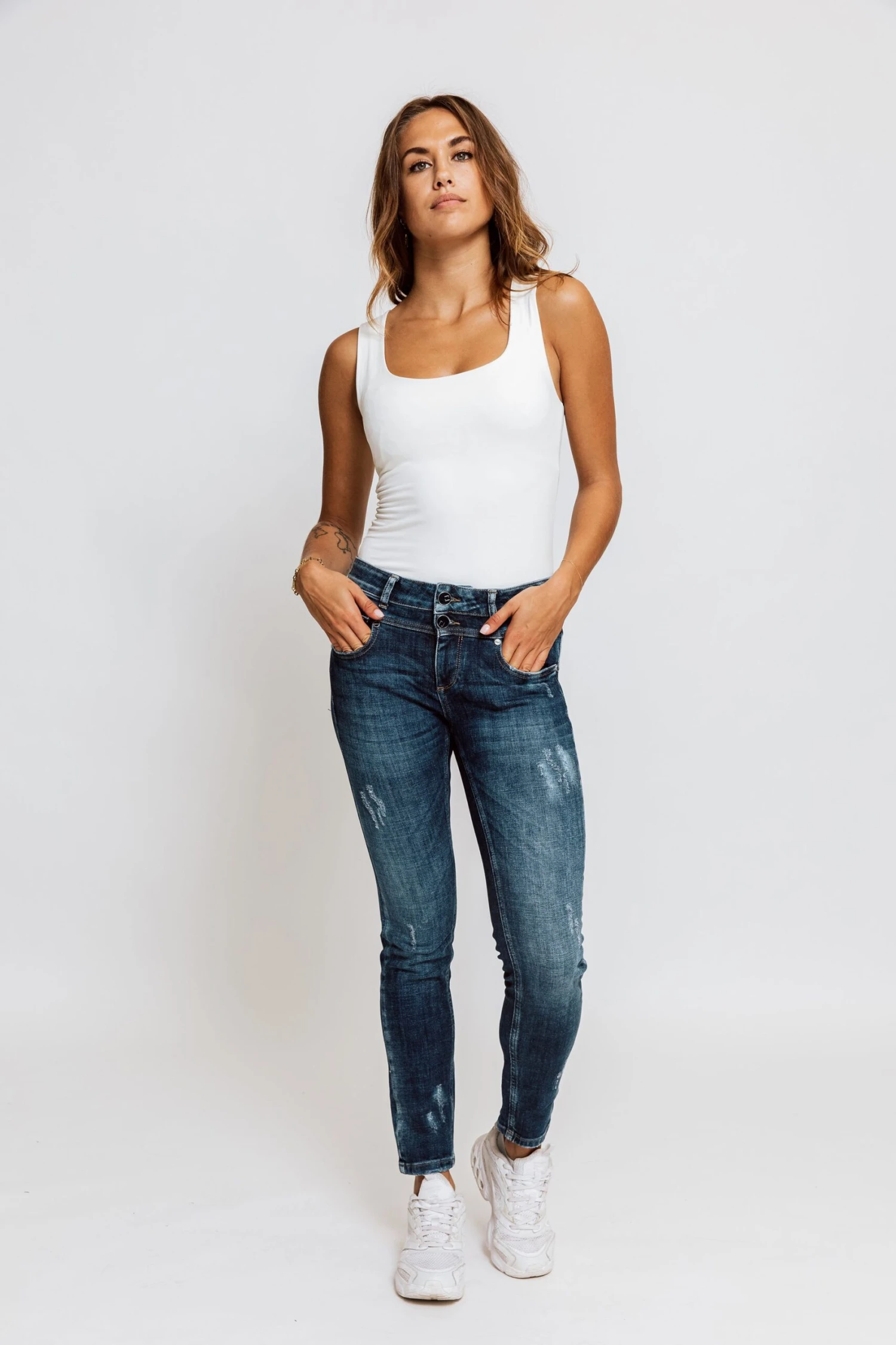 Skinny Jeans KELA In Blau - Image 2