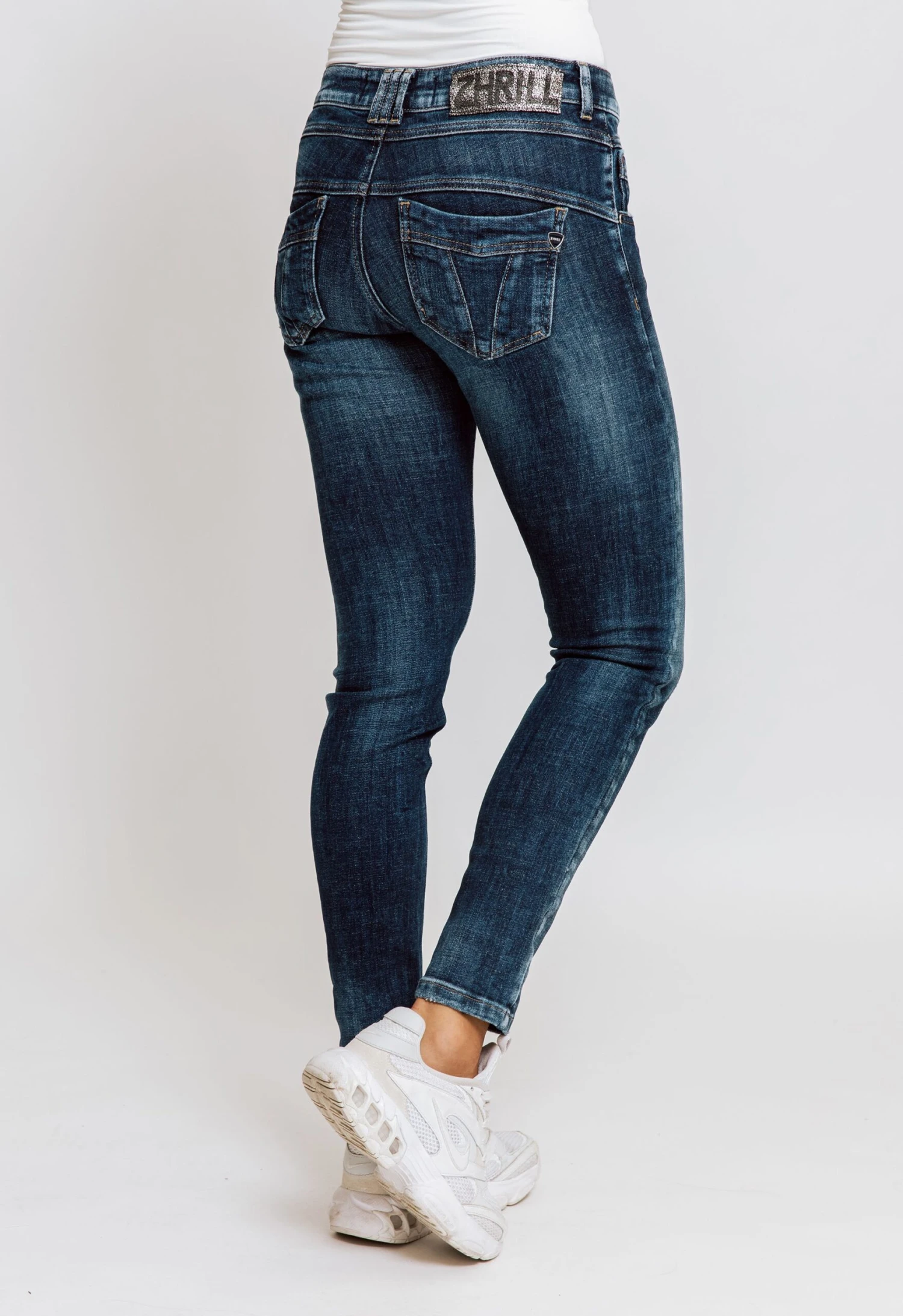 Skinny Jeans KELA In Blau - Image 3